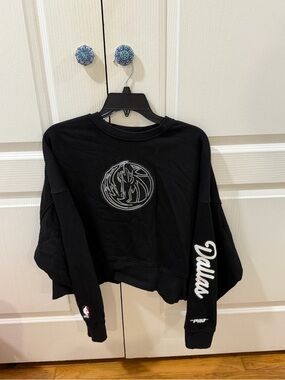 Dallas Mavericks cropped sweater